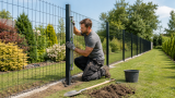 Comment poser une Clôture en Grillage​ Souple ou Rigide ? Guide